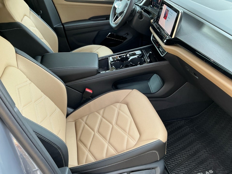 2026 Volkswagen Atlas Cross Sport SE with Technology