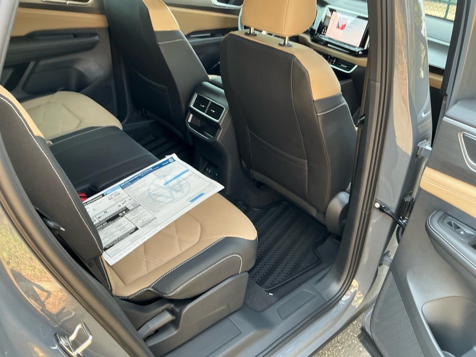 2026 Volkswagen Atlas Cross Sport SE with Technology