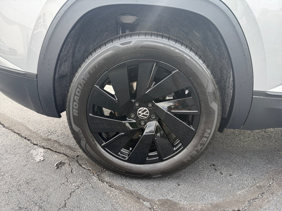 2026 Volkswagen Atlas Cross Sport SE with Technology