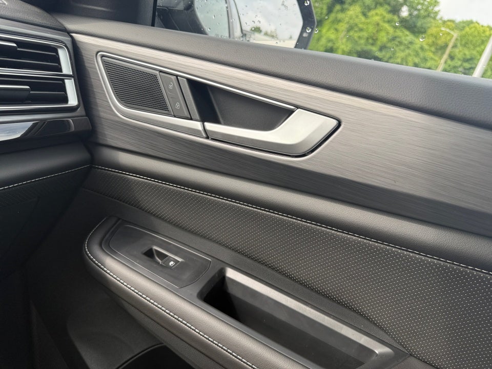 2026 Volkswagen Atlas Cross Sport SE with Technology