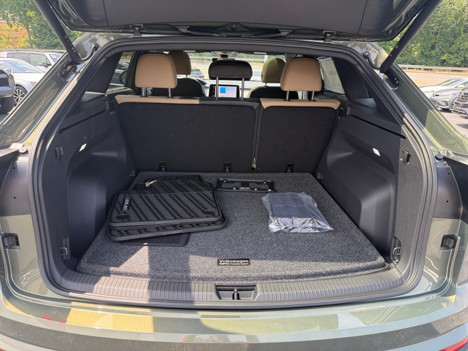 2026 Volkswagen Atlas Cross Sport SE with Technology