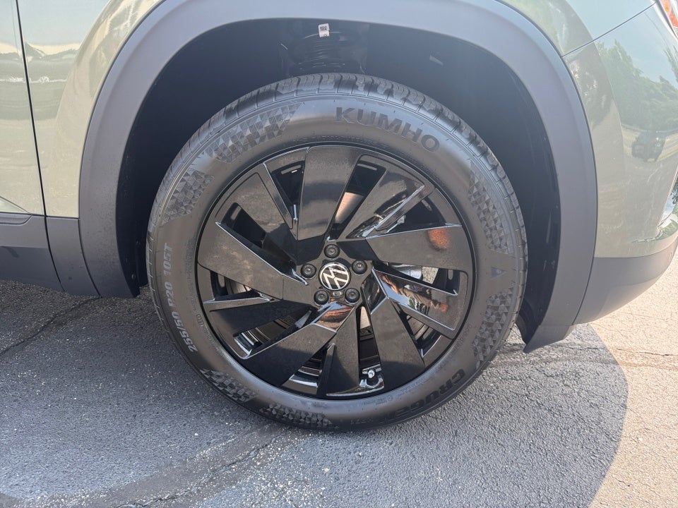 2026 Volkswagen Atlas Cross Sport SE with Technology