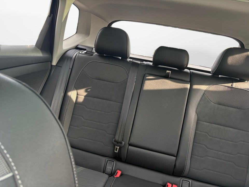 2026 Volkswagen Taos SE Black