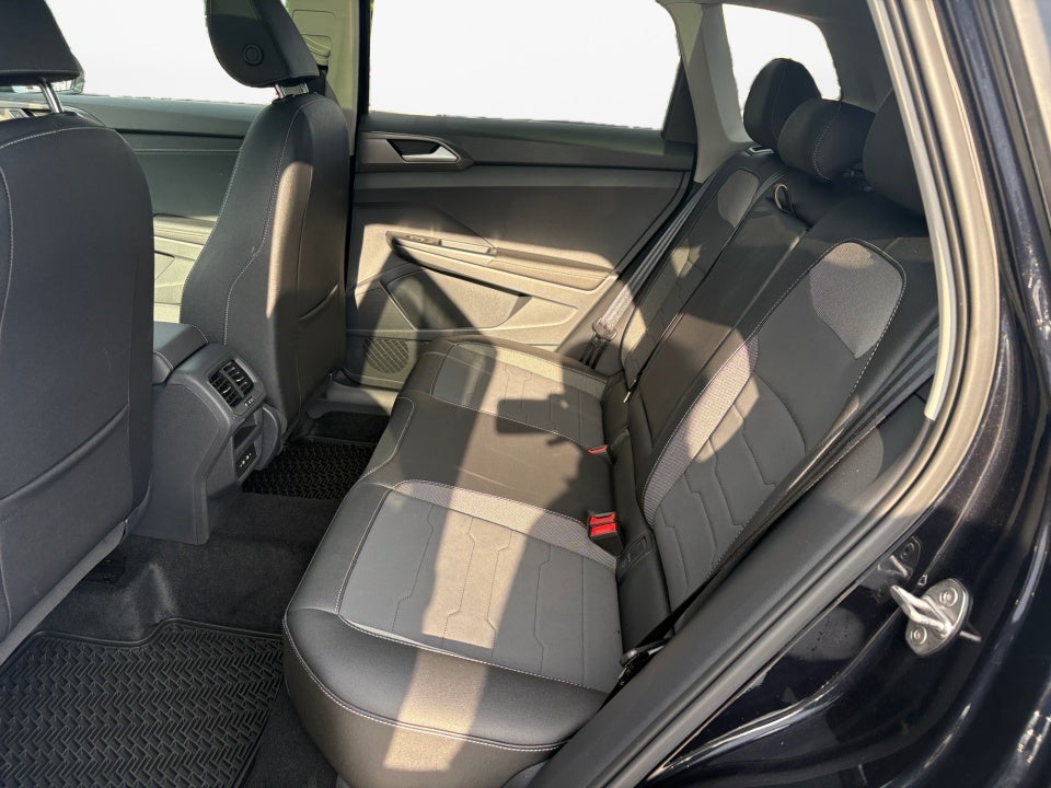 2026 Volkswagen Taos SE Black