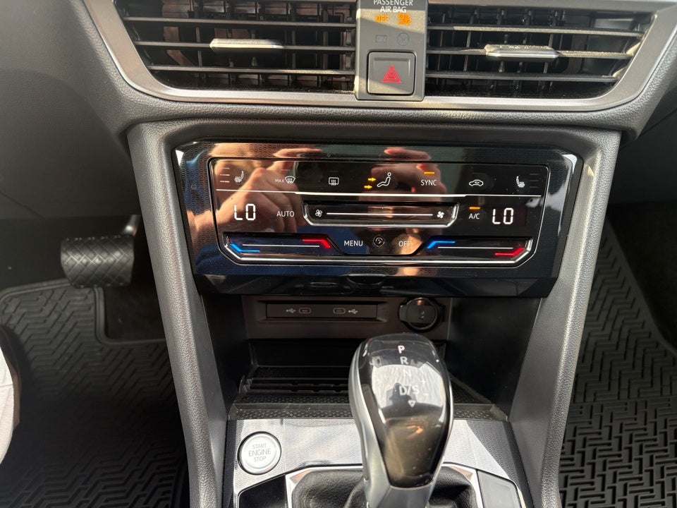 2026 Volkswagen Taos SE Black