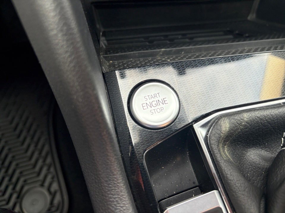 2026 Volkswagen Taos SE Black
