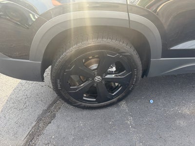 2026 Volkswagen Taos SE Black
