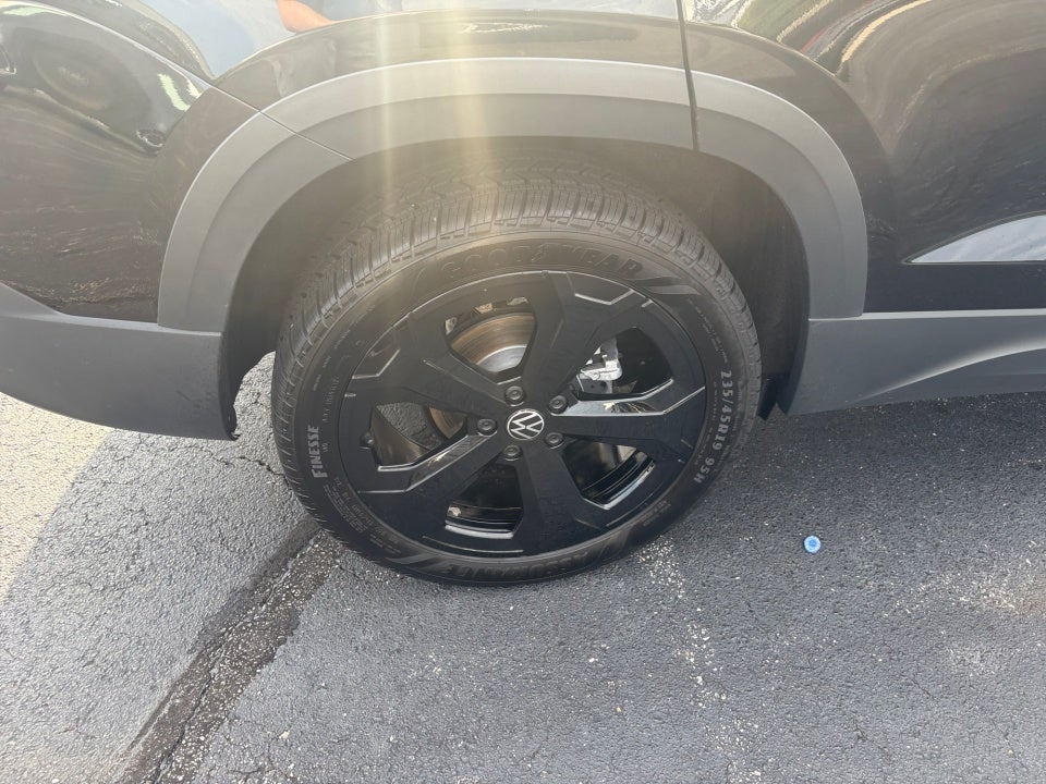 2026 Volkswagen Taos SE Black
