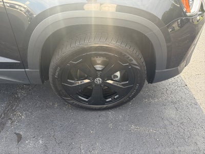 2026 Volkswagen Taos SE Black