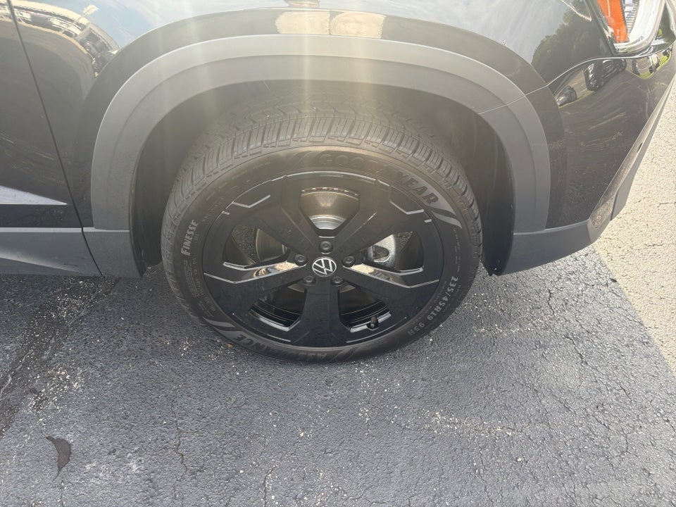 2026 Volkswagen Taos SE Black