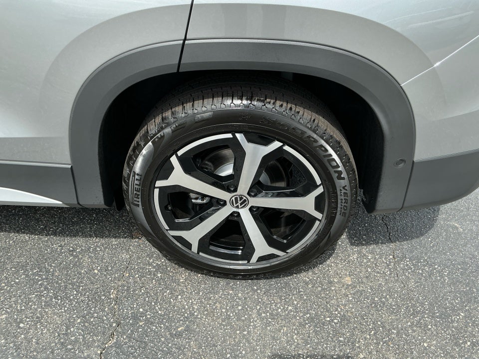 2025 Volkswagen Tiguan 2.0T SE