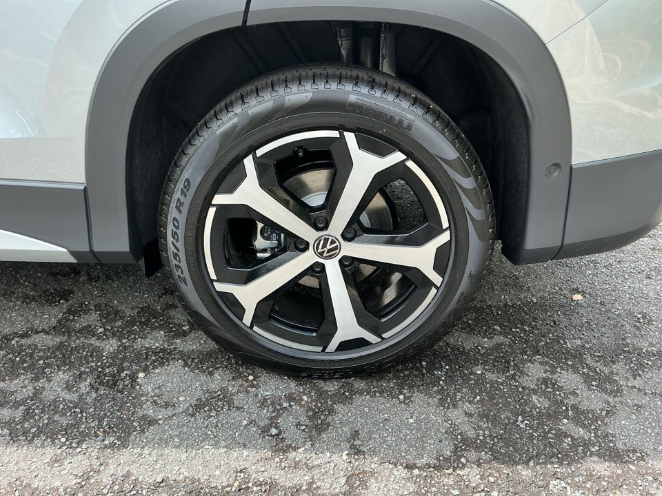 2025 Volkswagen Tiguan 2.0T SE