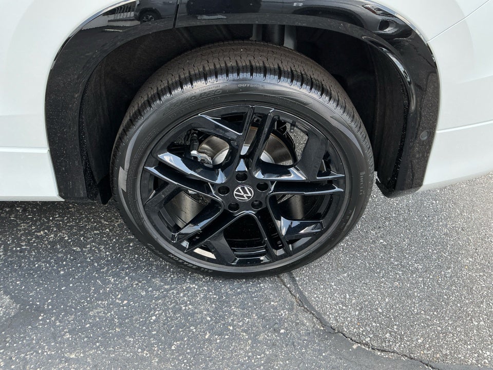 2025 Volkswagen Tiguan 2.0T SE R-Line Black