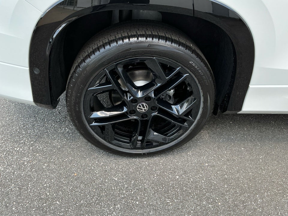 2025 Volkswagen Tiguan 2.0T SE R-Line Black