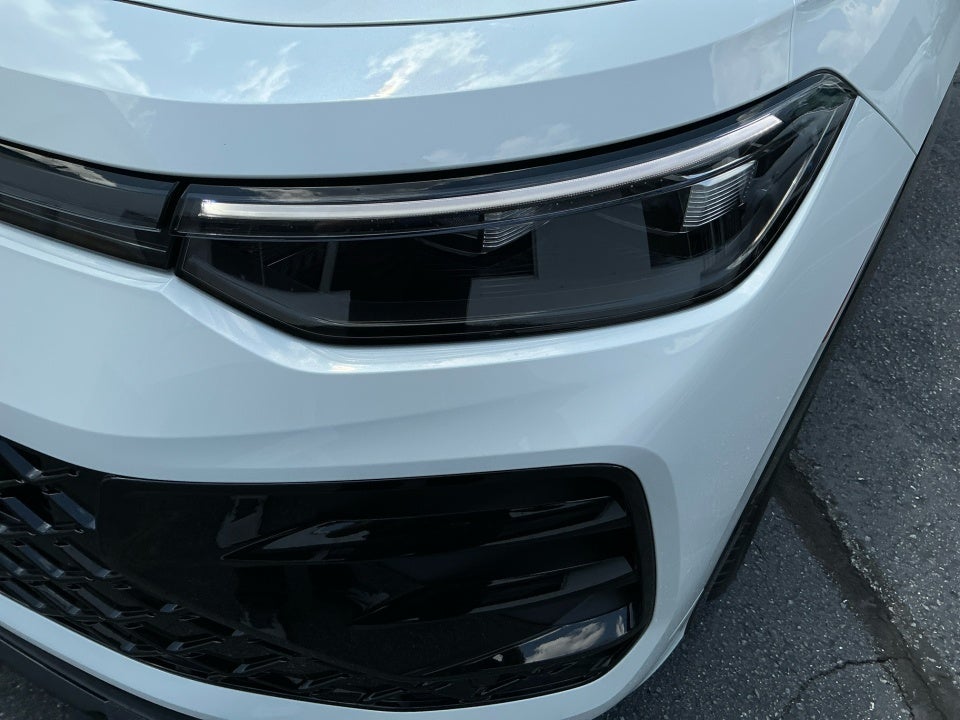 2025 Volkswagen Tiguan 2.0T SE R-Line Black