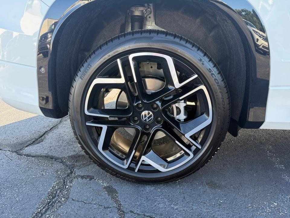 2026 Volkswagen Tiguan SEL R-Line Turbo