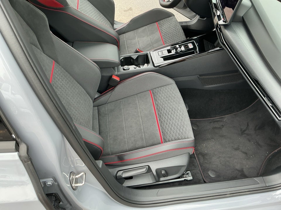 2025 Volkswagen Golf GTI 2.0T SE