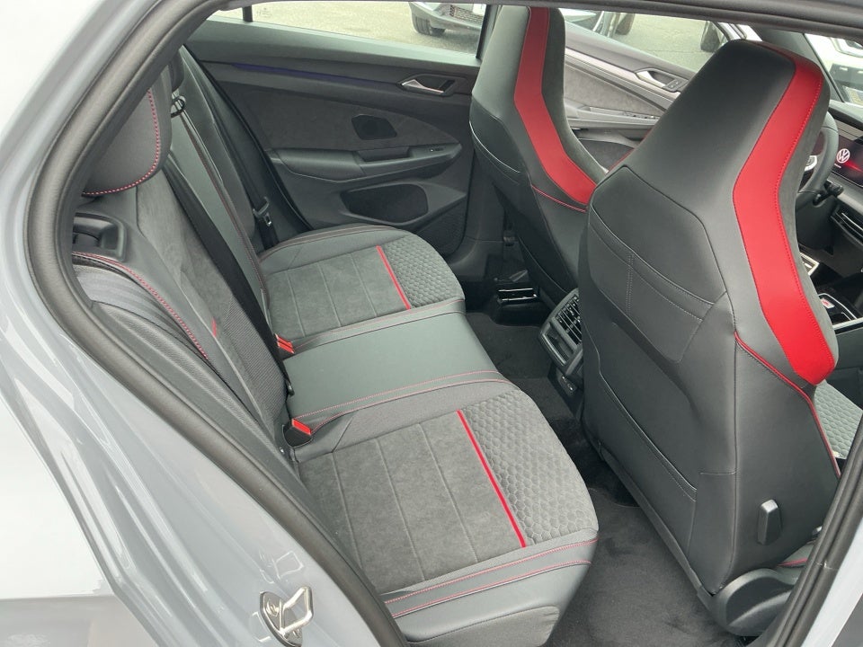 2025 Volkswagen Golf GTI 2.0T SE