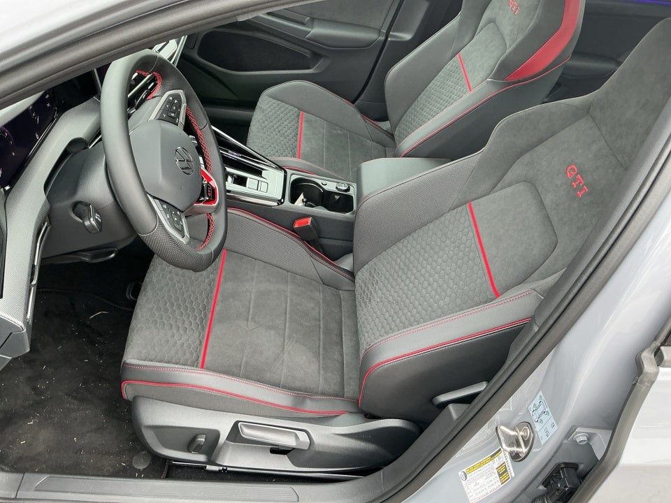 2025 Volkswagen Golf GTI 2.0T SE