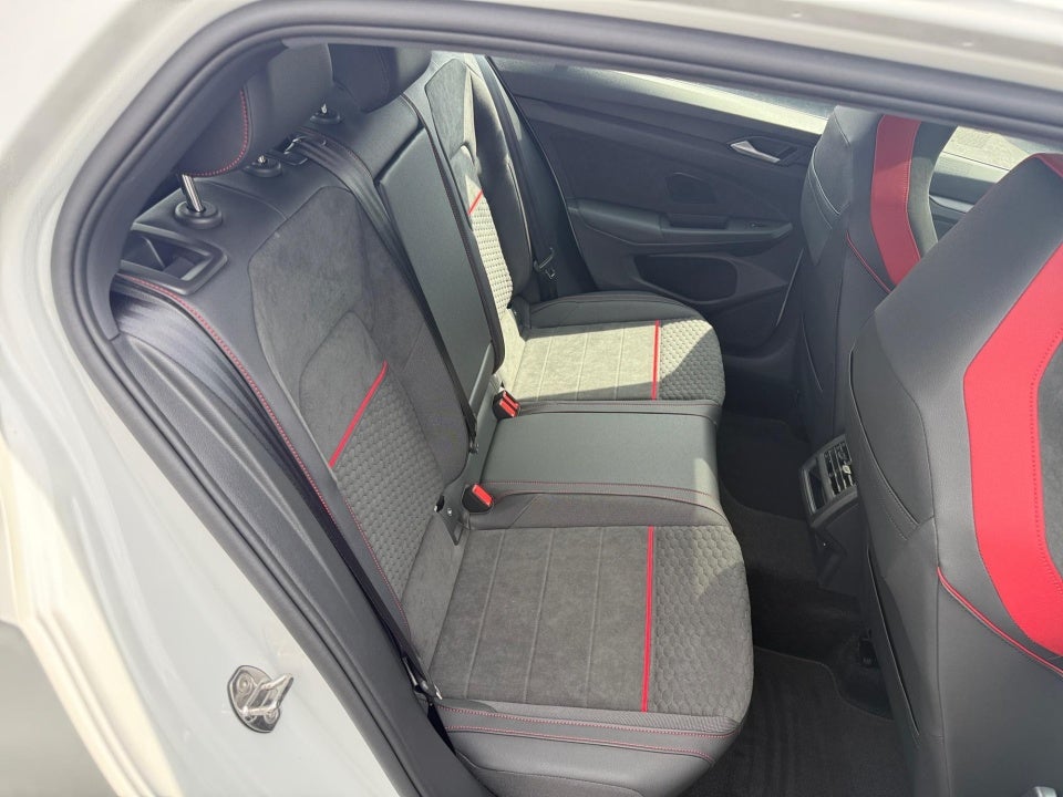 2026 Volkswagen Golf GTI SE