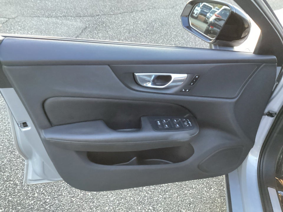 2024 Volvo S60 Recharge Plug-In Hybrid T8 Plus Dark Theme