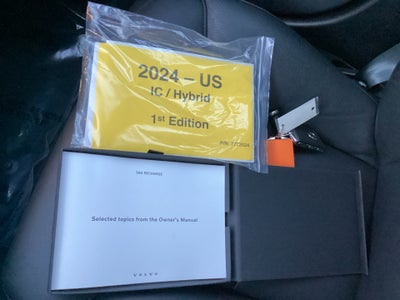 2024 Volvo S60 Recharge Plug-In Hybrid T8 Plus Dark Theme