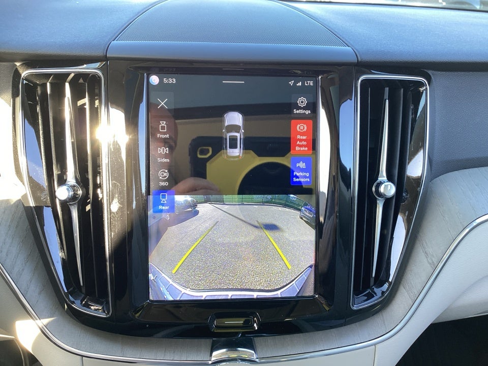 2023 Volvo XC60 B5 Plus Bright Theme