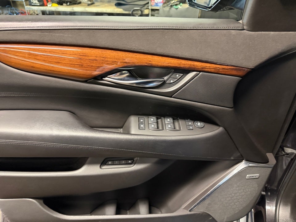 2016 Cadillac Escalade Luxury Collection