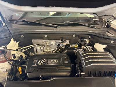 2022 Volkswagen Atlas Cross Sport 2.0T SEL R-Line