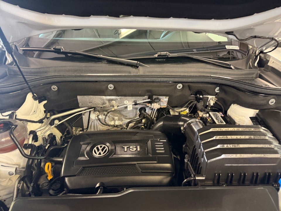 2022 Volkswagen Atlas Cross Sport 2.0T SEL R-Line