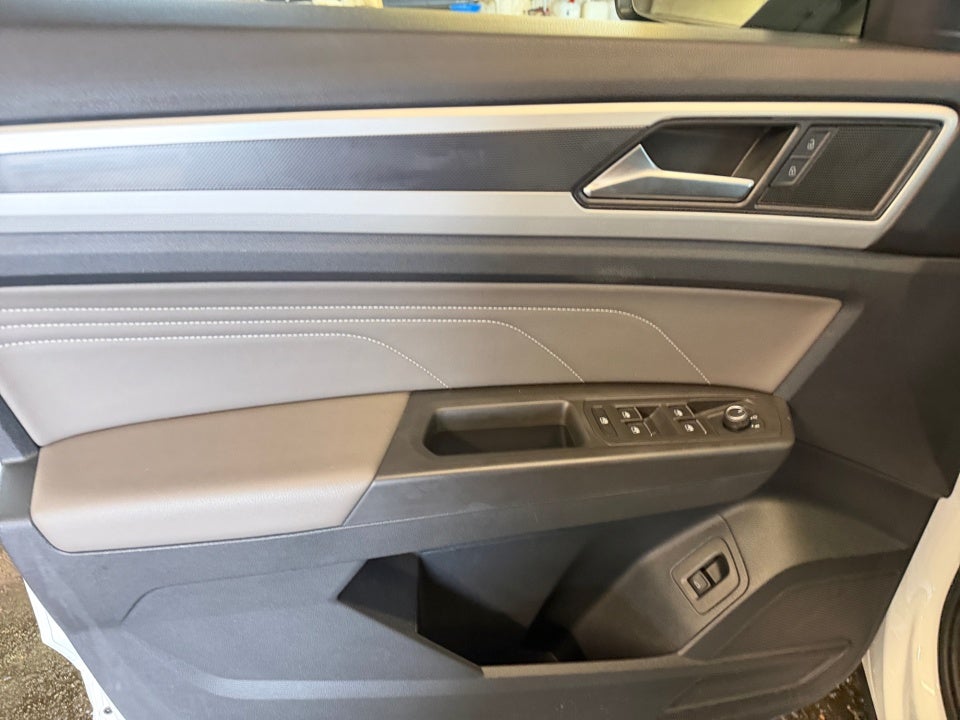 2022 Volkswagen Atlas Cross Sport 2.0T SEL R-Line