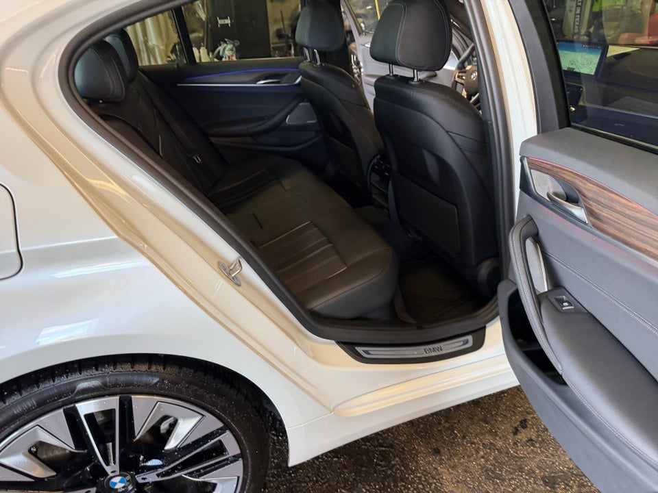 2022 BMW 540 540i