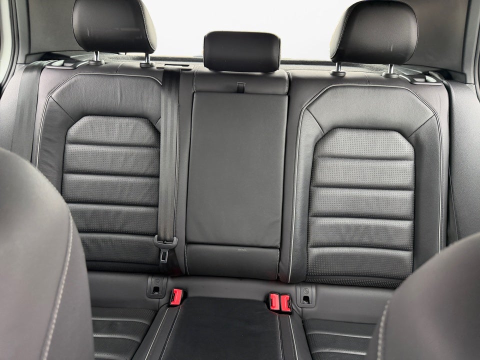 2019 Volkswagen Golf R 2.0T w/DCC & Navigation