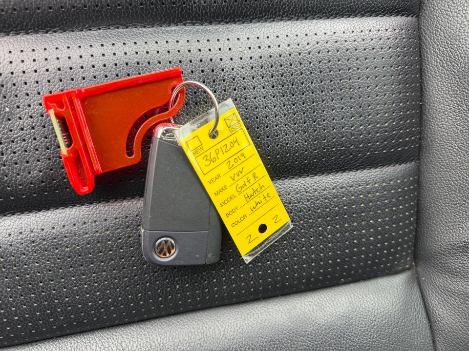 2019 Volkswagen Golf R 2.0T w/DCC & Navigation