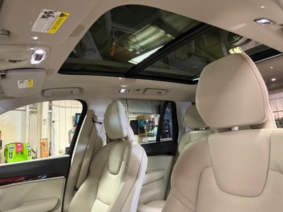 2019 Volvo XC90 T6 Momentum