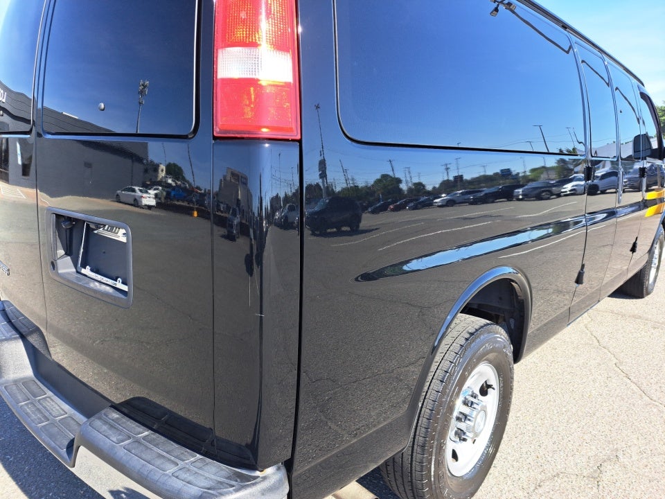2017 Chevrolet Express 3500 LT