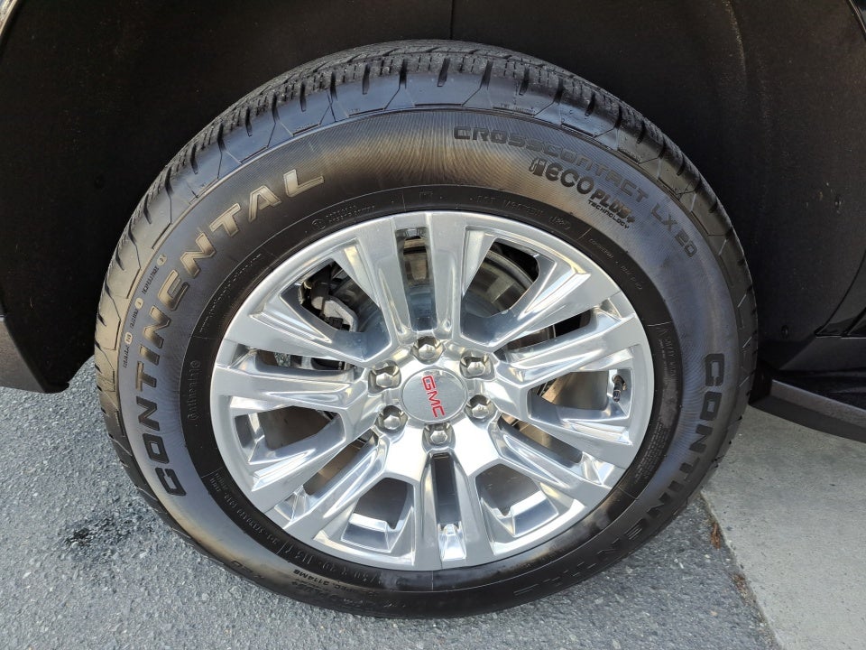 2025 GMC Yukon 4WD Denali