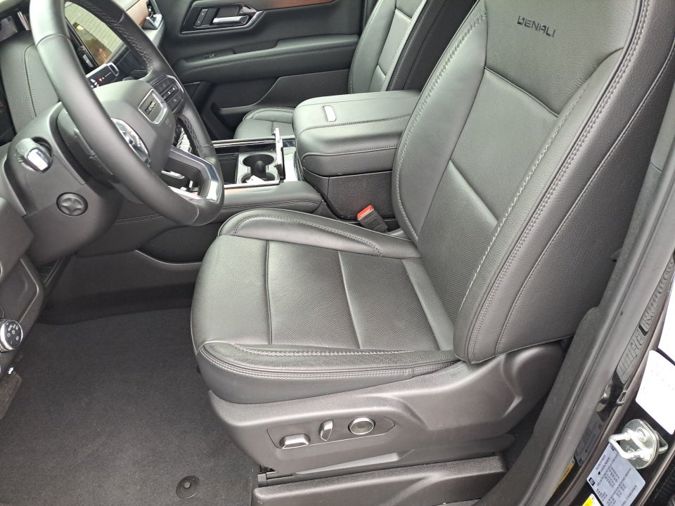 2025 GMC Yukon XL 4WD Denali