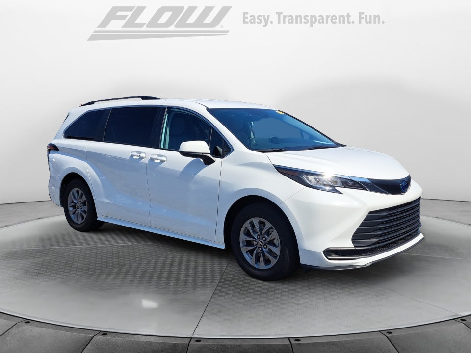 2022 Toyota Sienna LE