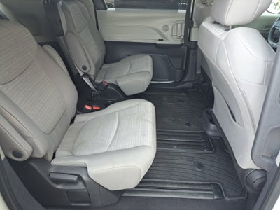2022 Toyota Sienna LE