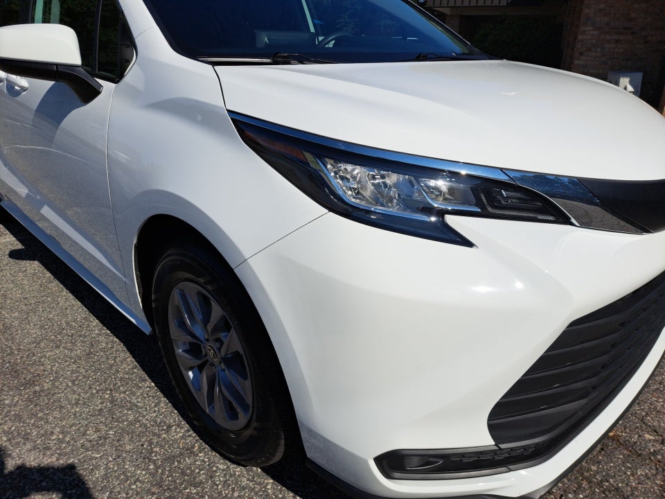 2022 Toyota Sienna LE