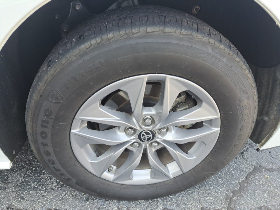2022 Toyota Sienna LE