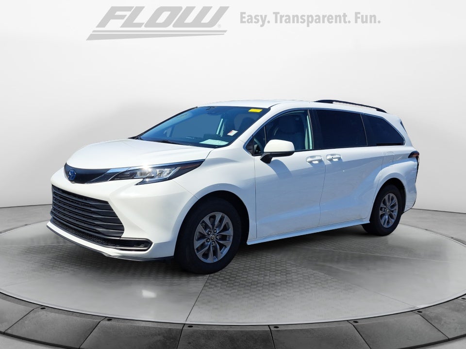 2022 Toyota Sienna LE