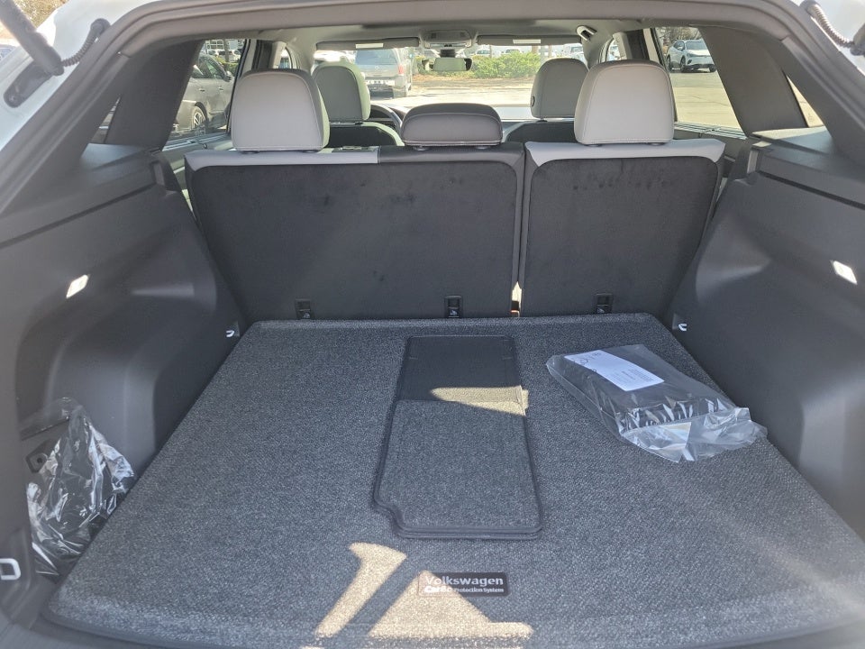 2026 Volkswagen Atlas Cross Sport SEL R-Line Black