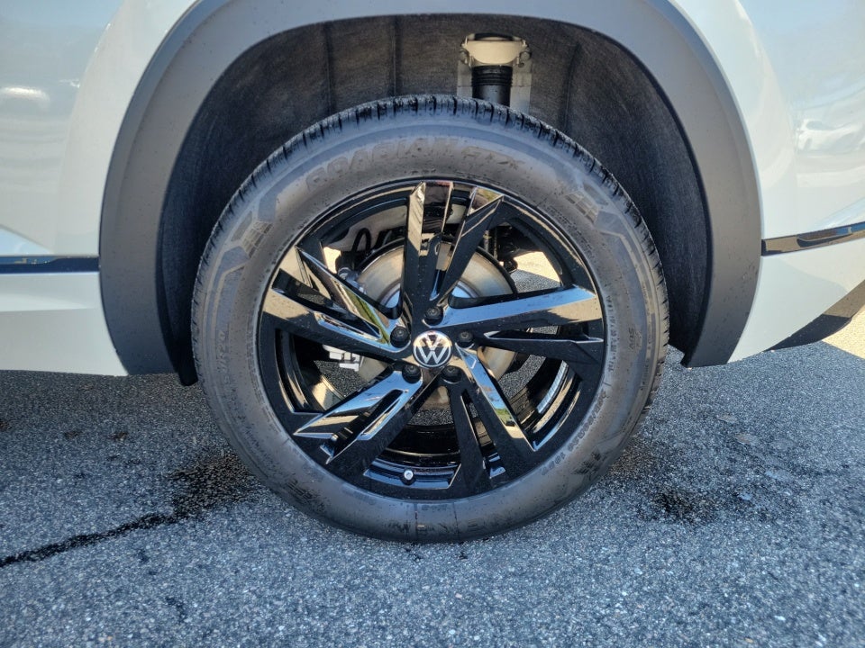 2026 Volkswagen Atlas Cross Sport SEL R-Line Black