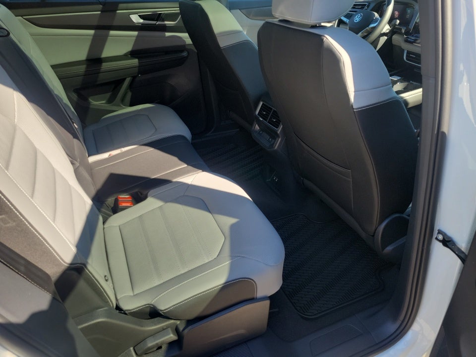 2026 Volkswagen Atlas Cross Sport SEL R-Line Black