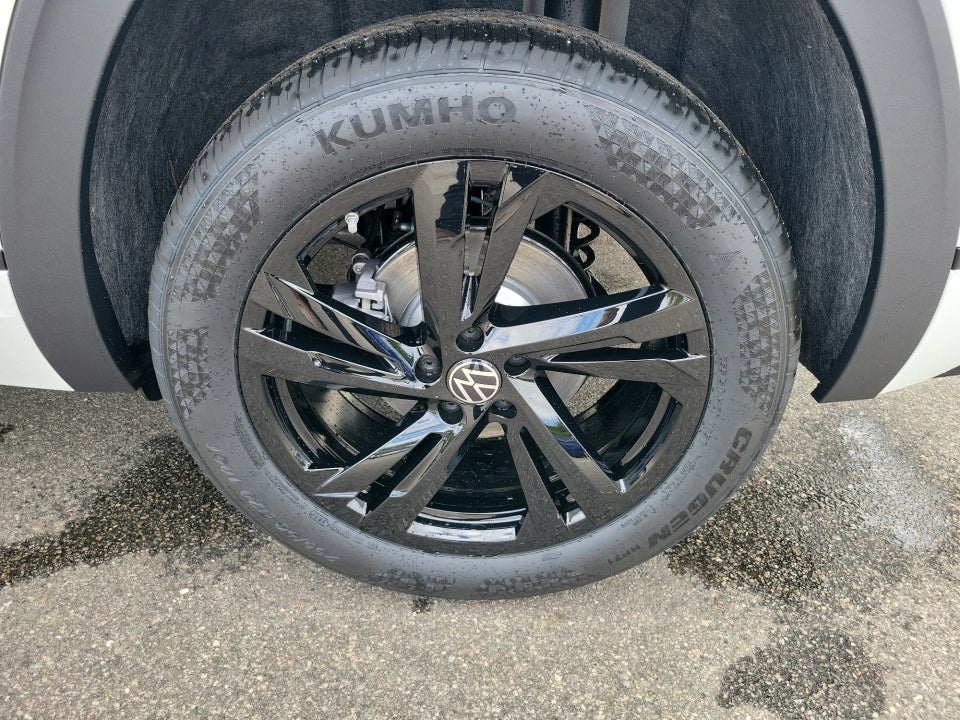 2026 Volkswagen Atlas Cross Sport SEL R-Line Black