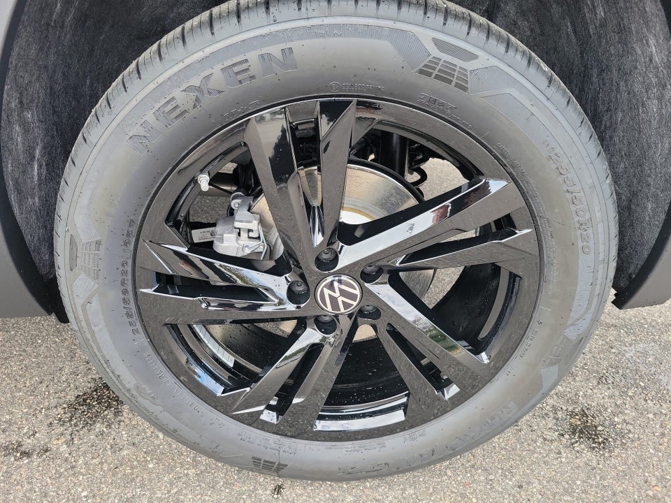 2026 Volkswagen Atlas Cross Sport SEL R-Line Black