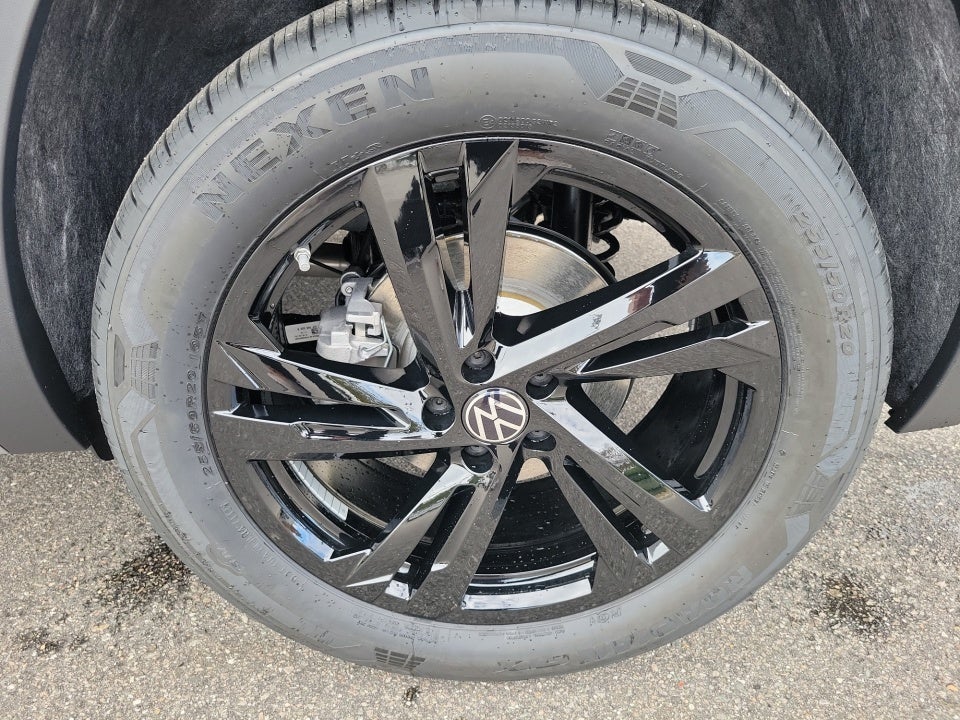 2026 Volkswagen Atlas Cross Sport SEL R-Line Black