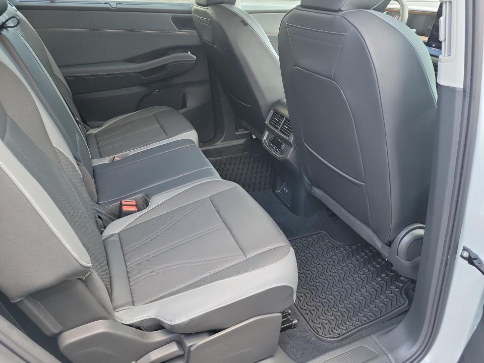 2027 Volkswagen Atlas SE w/Technology